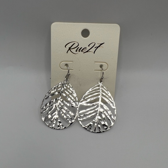 3/$38 Silver Leaf Design NWT Earrings - Picture 1 of 4
